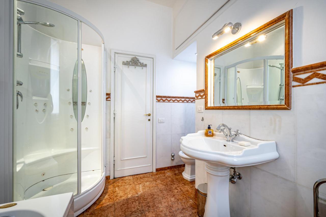 Yid D'Azeglio Luxury Apartment With Parking ฟลอเรนซ์ ภายนอก รูปภาพ