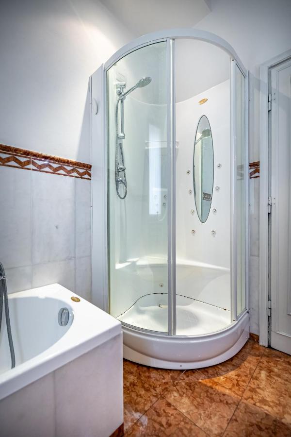 Yid D'Azeglio Luxury Apartment With Parking ฟลอเรนซ์ ภายนอก รูปภาพ